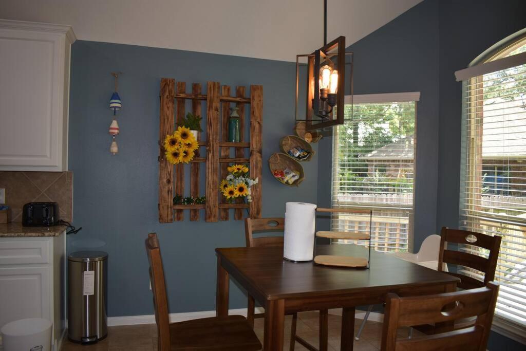 Spacious Conroe Home Around 4 Miles To The Lake モンゴメリー エクステリア 写真